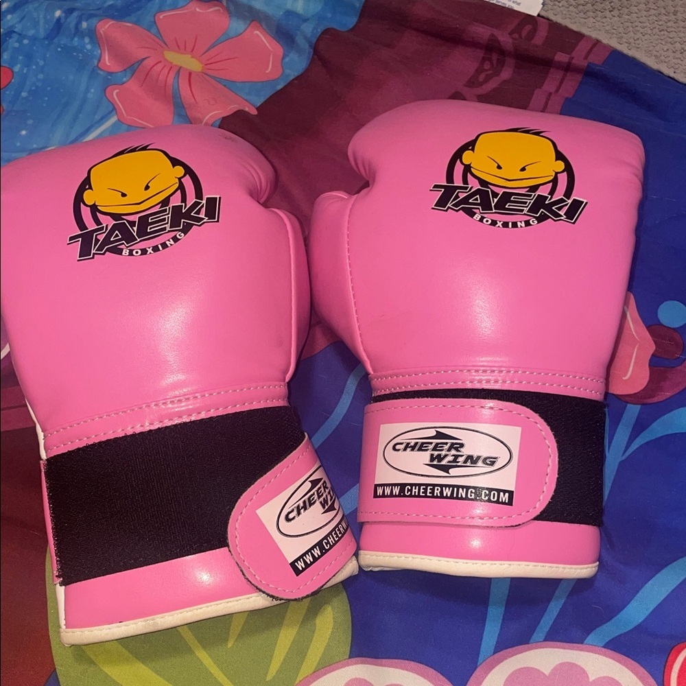 Taka Pink Boxing Gloves with Logo - Picture 3 of 3
